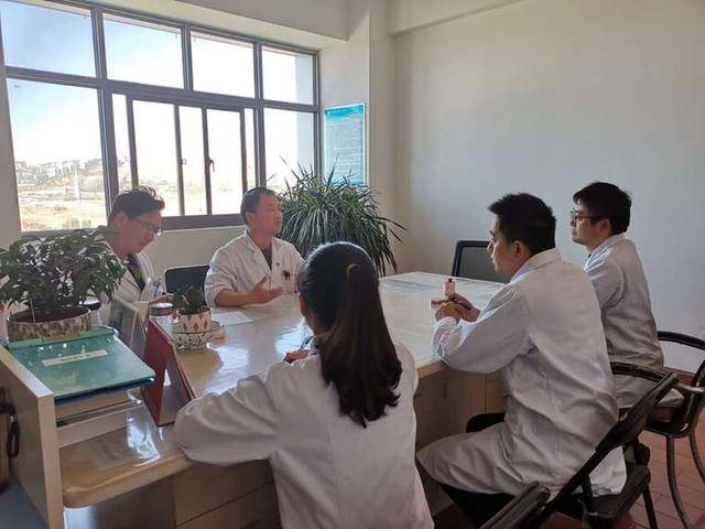 荣誉加身、成果累累，说的就是这位“护士先生”(图4)