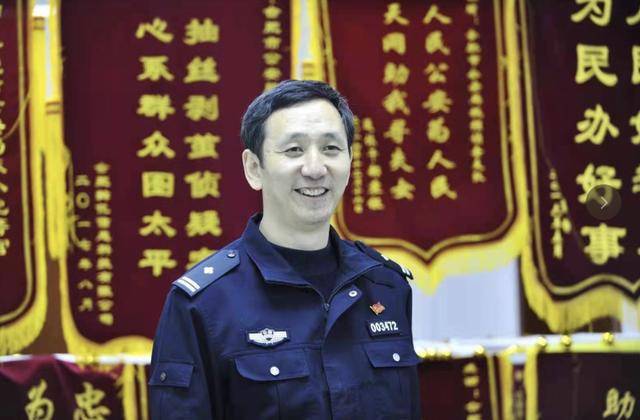 荣誉墙上的锦旗全是他的，只因他的心里装的全是群众！(图1)