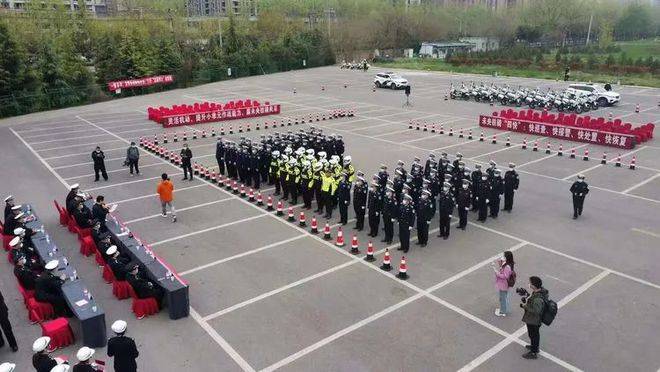 交警铁骑比武大赛，燃爆了！(图3)
