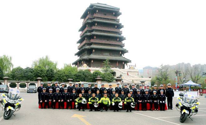 交警铁骑比武大赛，燃爆了！(图5)