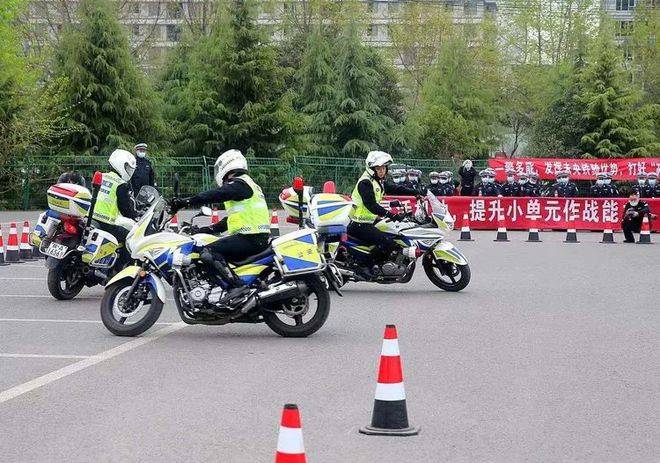 交警铁骑比武大赛，燃爆了！(图8)