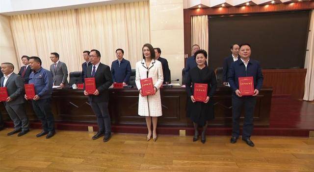 湖南省第三工程有限公司党委书记、董事长樊明雪获评湘潭市第一届“优秀企业家”荣誉称号(图1)