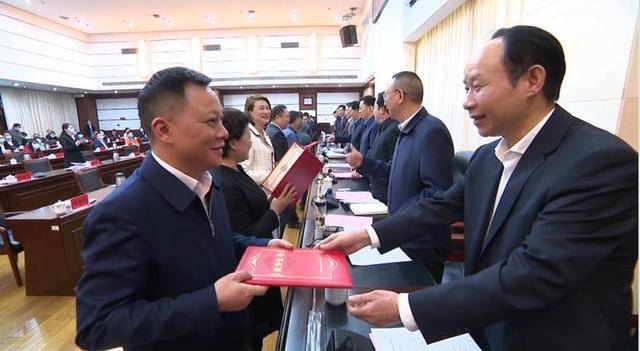 湖南省第三工程有限公司党委书记、董事长樊明雪获评湘潭市第一届“优秀企业家”荣誉称号(图4)