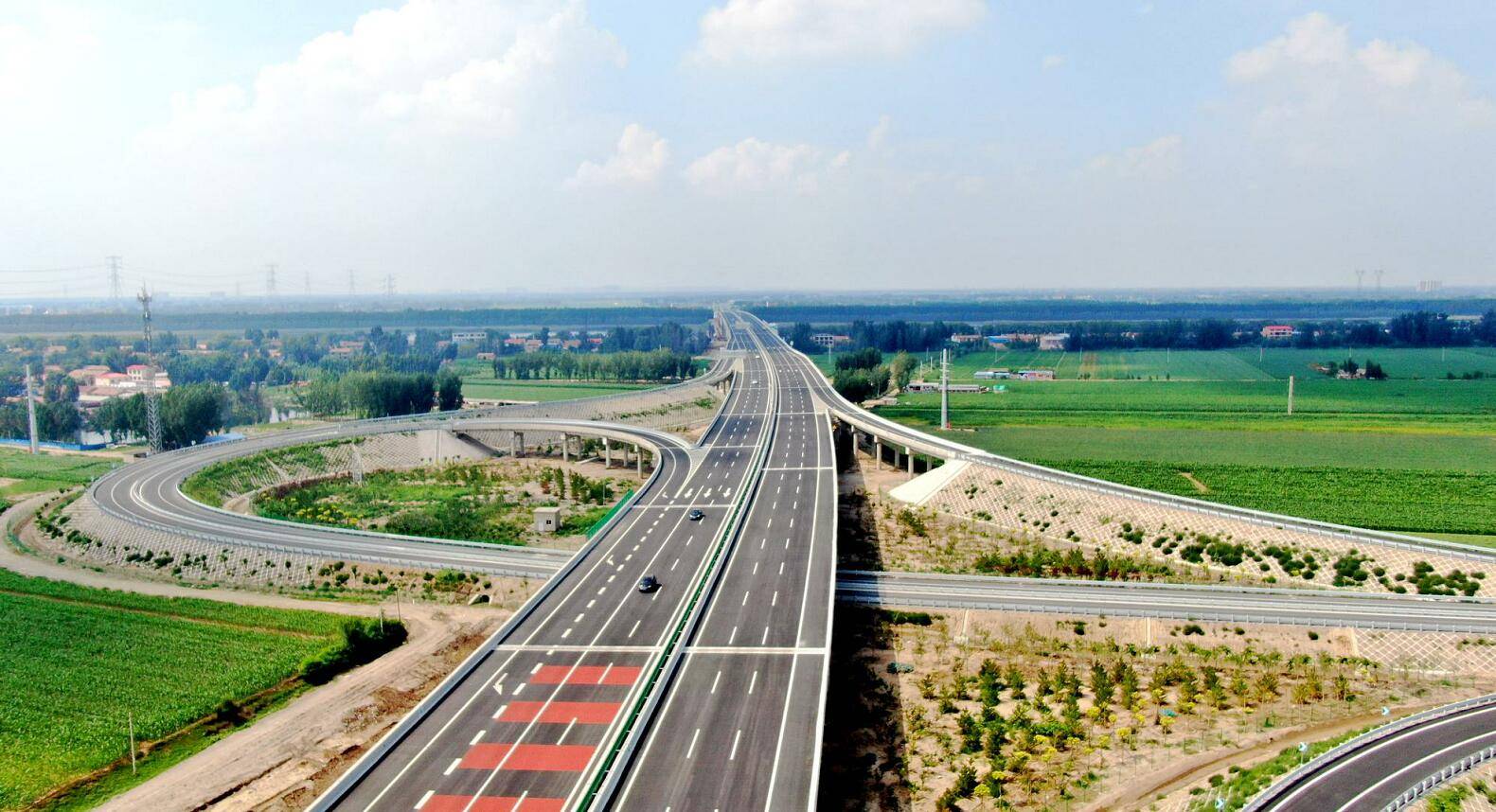 建成通车的京德高速公路.jpg