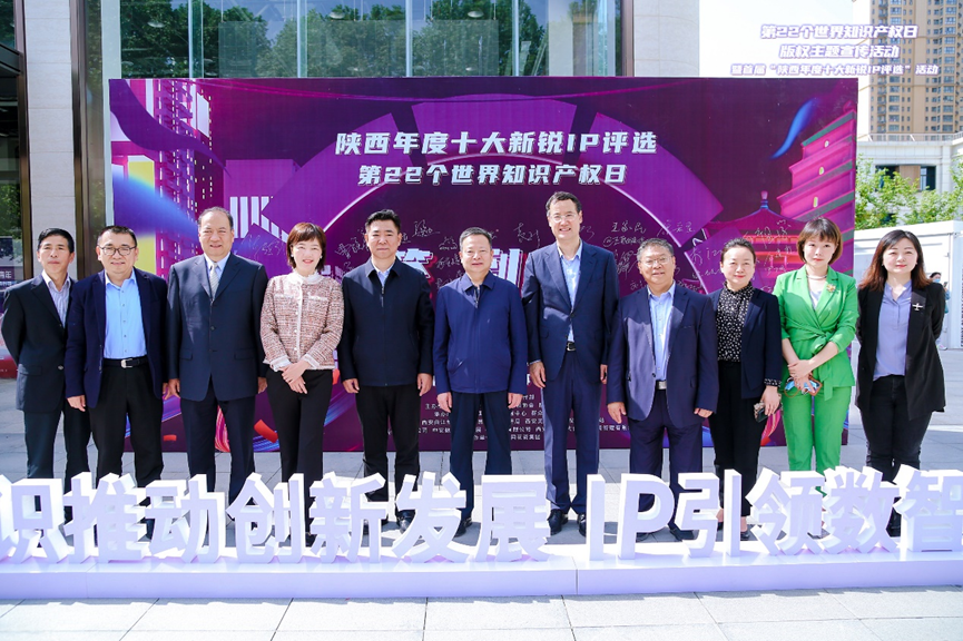 4月27日，洛阳市召开2022年庆祝“五一”国际劳动节暨表彰洛阳市劳动模范和先进工作者大会，嵩县张亚鹏、王建明等10人荣获“洛阳市劳动模范”和“洛阳市先进工作者”荣誉称号。  洛阳市劳动模范和先进工作者名单  嵩 县  劳动模范  张亚鹏 嵩县山金矿业有限公司采矿高级主管，工程师  李国贞 洛阳顺势药业有限公司副总经理，工程师  潘志伟 嵩县金牛有限责任公司总经理助理，工程师  李海伟 嵩县西关骨(图1)