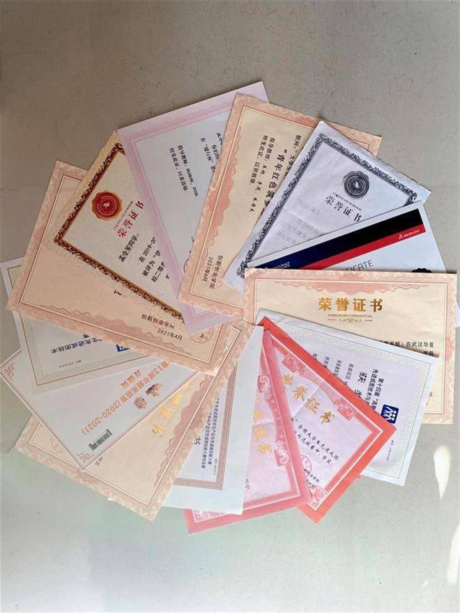 走进优秀职校毕业生荣获20多种凯发k8国际的荣誉证书，这名中职生成功逆袭(图2)