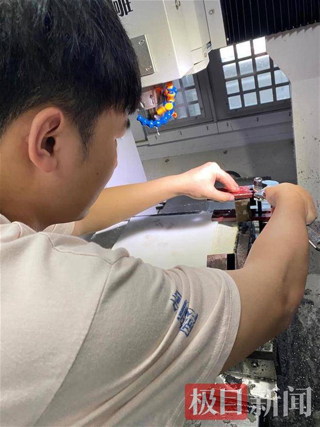 走进优秀职校毕业生荣获20多种凯发k8国际的荣誉证书，这名中职生成功逆袭(图11)