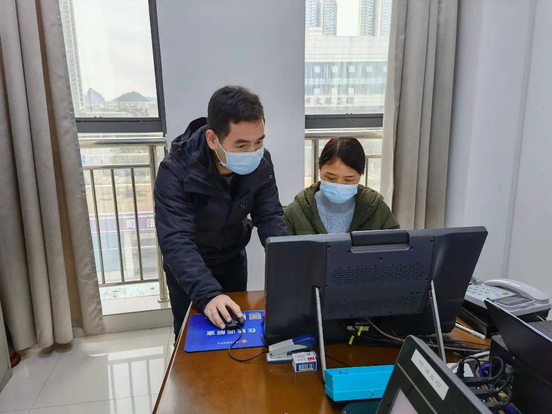 鱼峰法院朱厚泽荣获全区法院一站式多元纠纷解决和诉讼服务体系建设工作先进个人称号(图1)