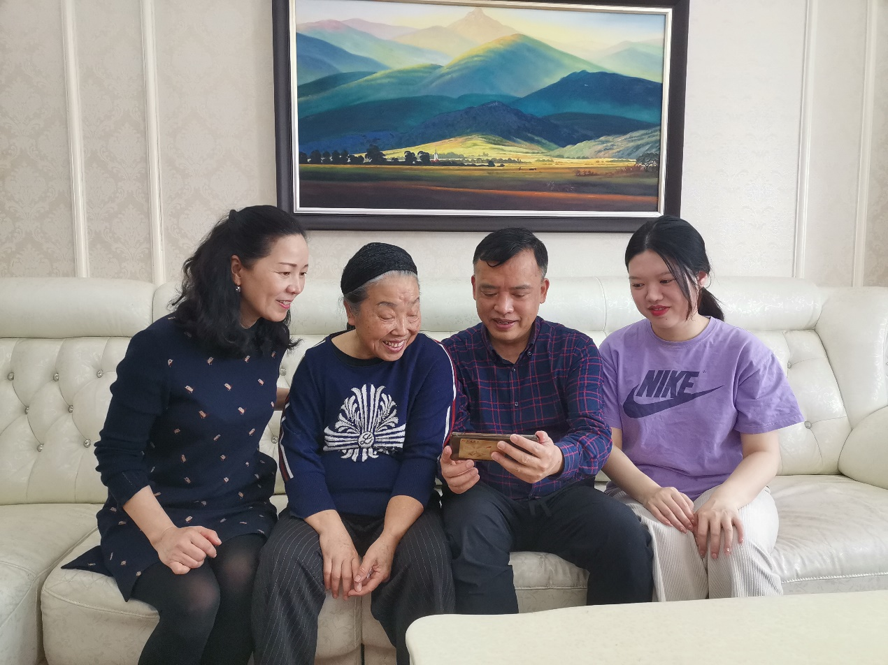 喜报！向东家庭获“全国最美家庭”称号(图1)