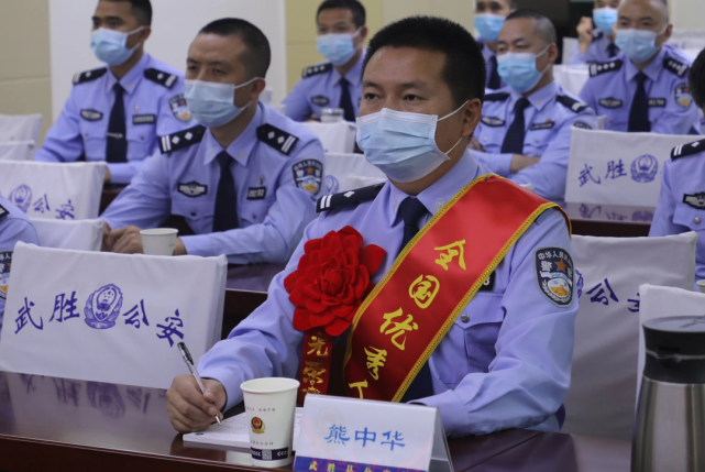 喜报！广安2名民警荣获“全国优秀人民警察”称号！(图3)