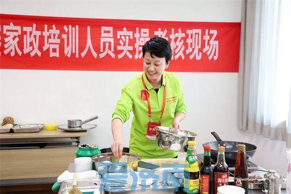“齐鲁巾帼工匠”发布仪式举行 阳光大姐刘珍荣获“齐鲁巾帼工匠”称号！(图5)