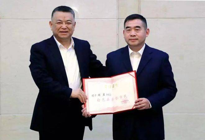 旬邑县“荣誉市民”称号，泰兴程岩获得！(图1)