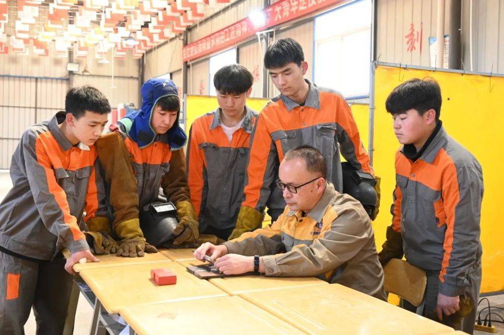 他！获省级技术能手称号(图4)