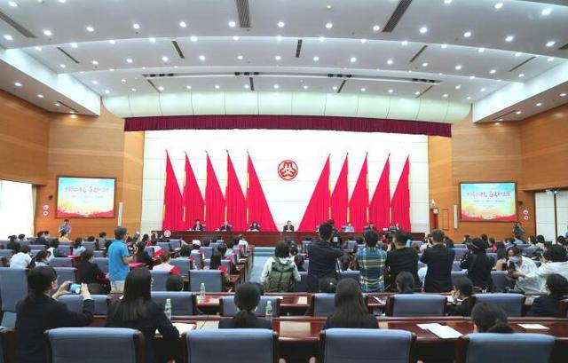 葫芦娃药业集团刘景萍荣获海南省三八红旗手称号(图1)