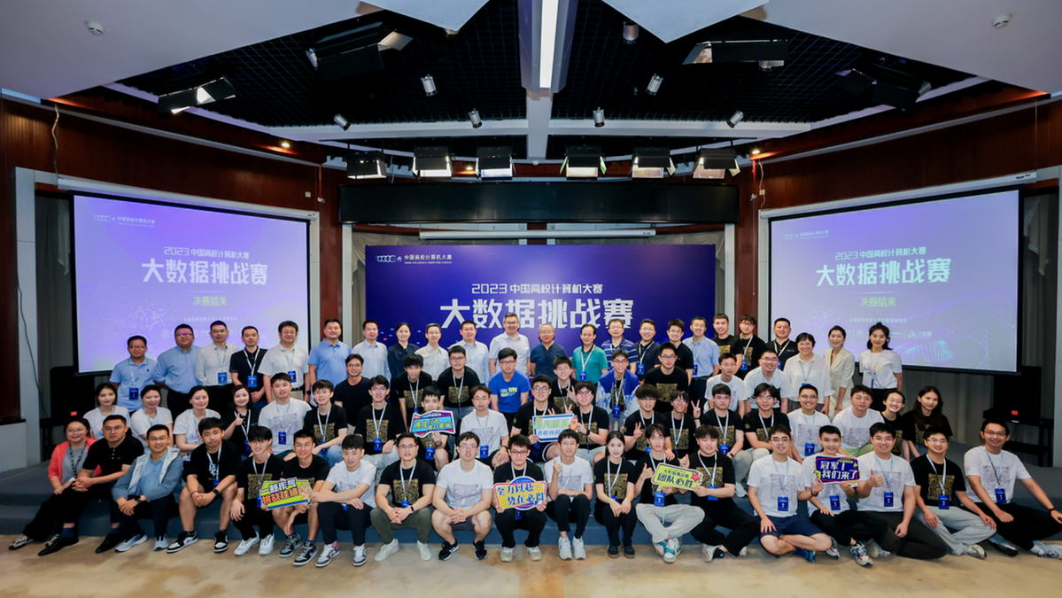 第五届“东莞银行杯”东莞市中小学生书法大赛现场决赛顺利举办 百名选手现场比拼 展现最酷国潮风(图1)