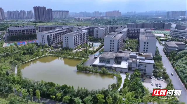 湖南汽车工程职业大学荣获“全国模范职工之家”荣誉称号(图1)