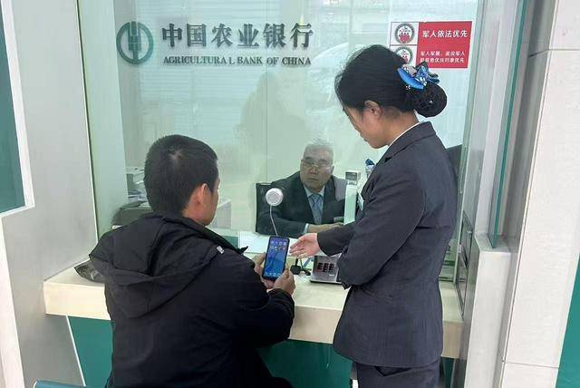 农行惠民县支行马珊珊、李敬宝荣获“惠民县反诈卫士”荣誉称号(图5) 农行惠民县支行马珊珊、李敬宝荣获“惠民县反诈卫士”荣誉称号(图5)