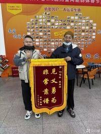 t3出行司机深夜救人显英勇，锦旗荣誉双丰收(图2)