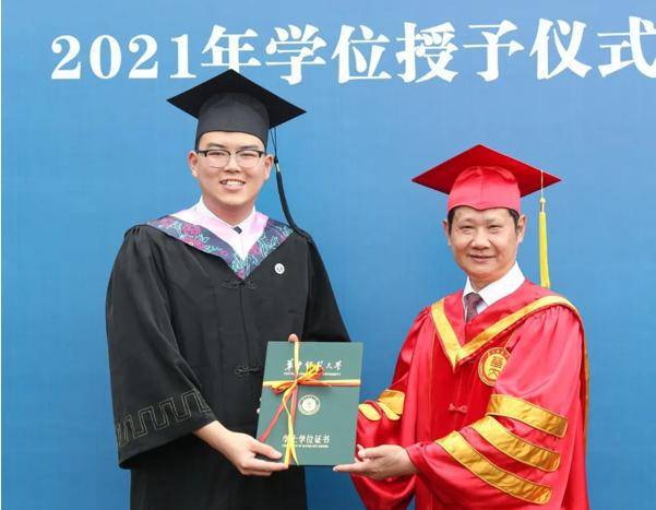 成功推免985！湖北“实力型”学霸：连续三年专业第一，手握40余项荣誉！(图1)
