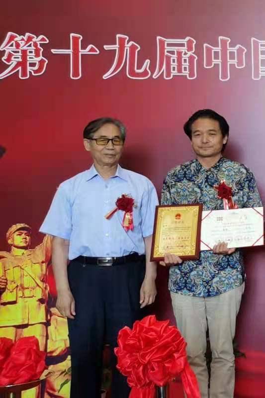 甘肃省敦煌画派传承人高峰获得“百年辉煌•百位名家”凯发k8国际的荣誉证书(图1)