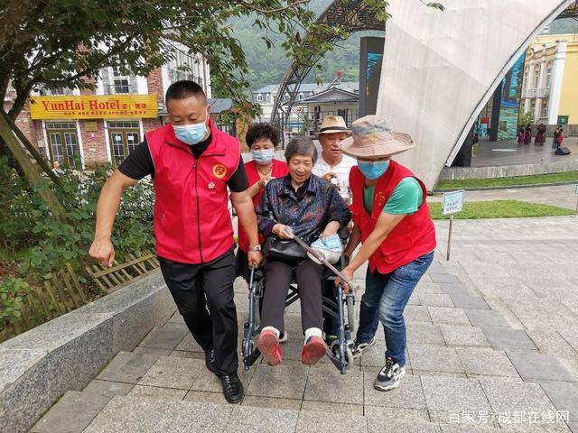 彭州市仁爱中心会长徐远隆近日获得成都市五星级志愿者荣誉称号(图1)