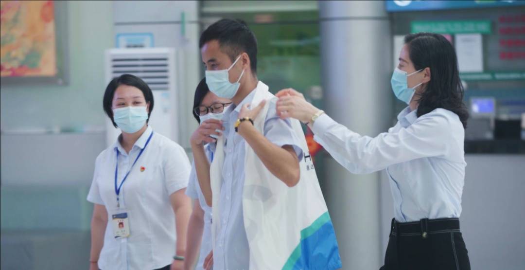 华新镇社区事务受理服务中心44项集体荣誉的背后(图2)