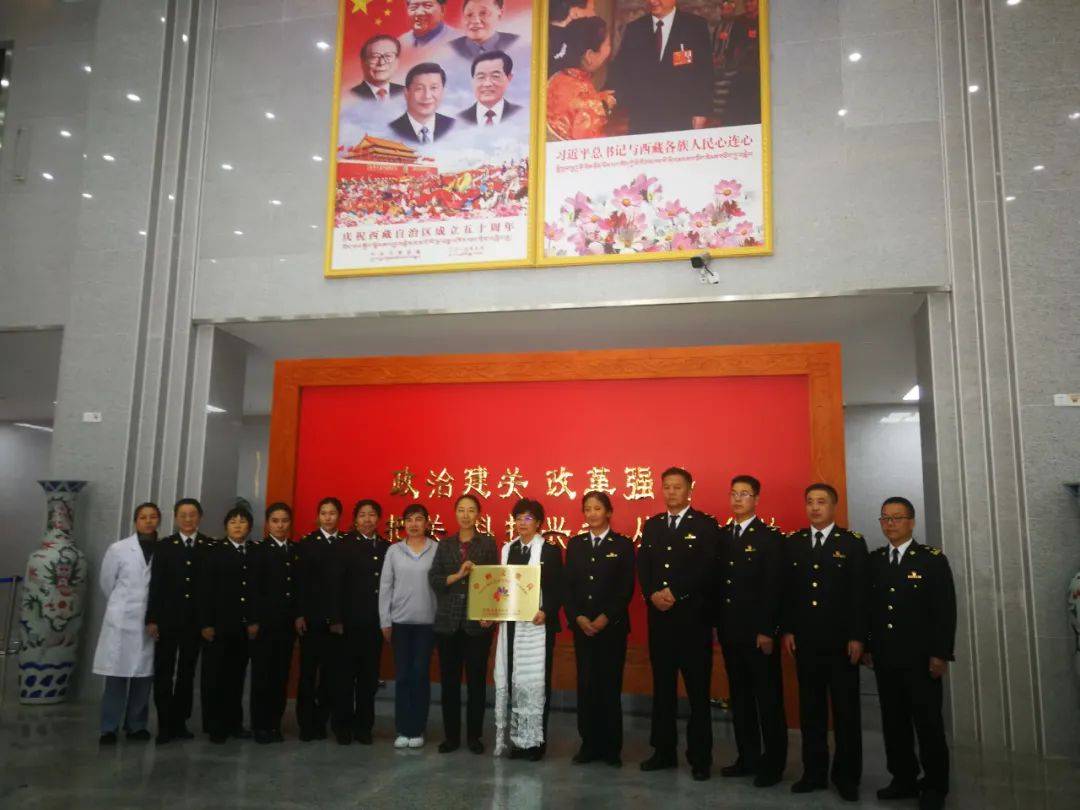 自治区妇联开展“致敬最美巾帼人 送荣誉到岗位”活动(图18)