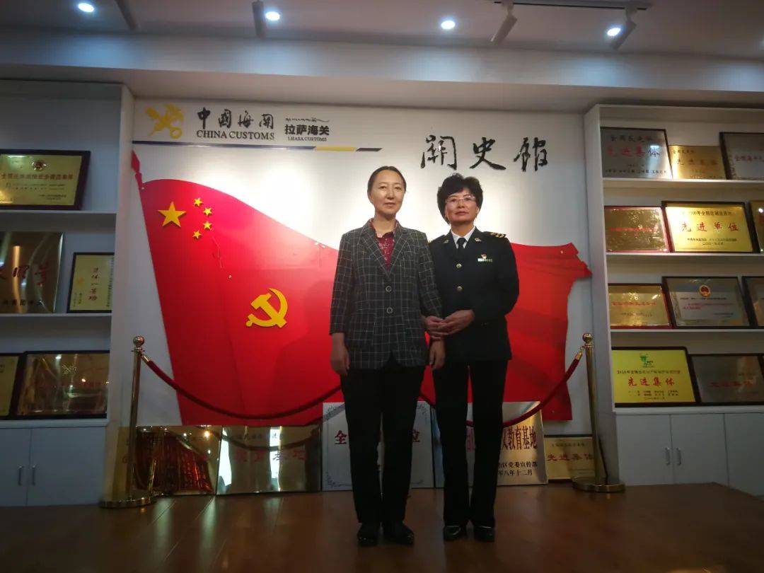自治区妇联开展“致敬最美巾帼人 送荣誉到岗位”活动(图19)