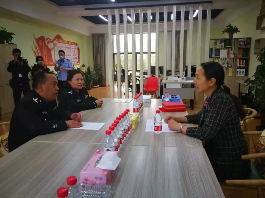 自治区妇联开展“致敬最美巾帼人 送荣誉到岗位”活动(图21)