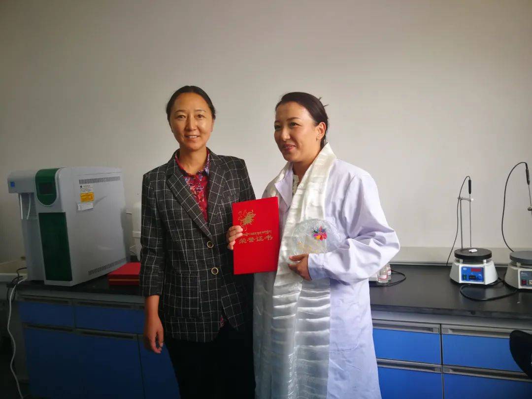 自治区妇联开展“致敬最美巾帼人 送荣誉到岗位”活动(图20)