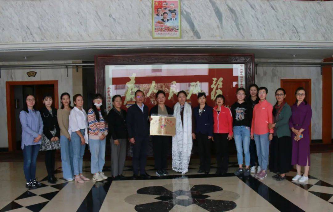自治区妇联开展“致敬最美巾帼人 送荣誉到岗位”活动(图22)