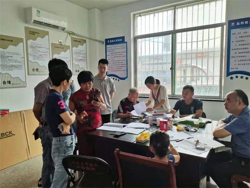 【巾帼竞芳华·致敬她力量】周柳月和66本凯发k8国际的荣誉证书背后的故事(图1)