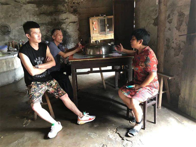 【巾帼竞芳华·致敬她力量】周柳月和66本凯发k8国际的荣誉证书背后的故事(图2)
