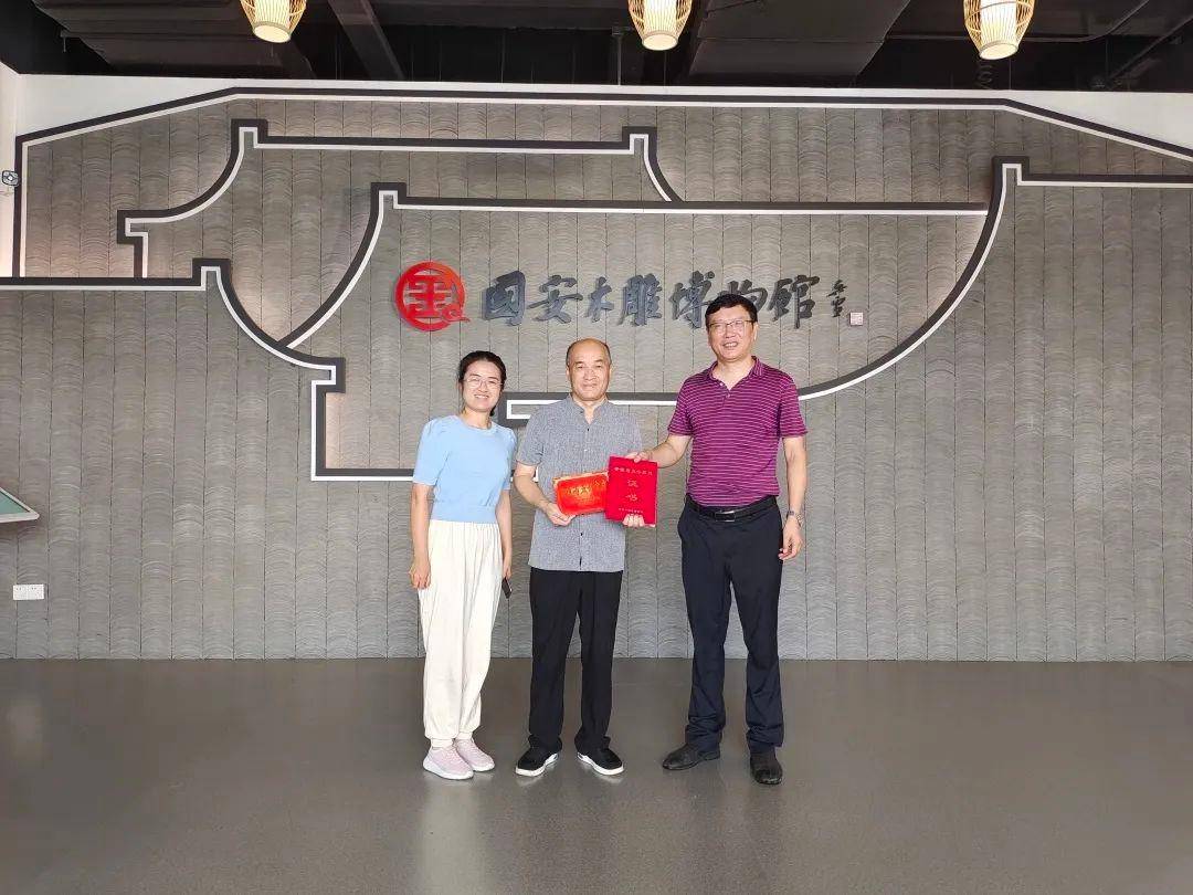 旌德县妇联开展“送奖下基层”荣誉送上门活动(图2)