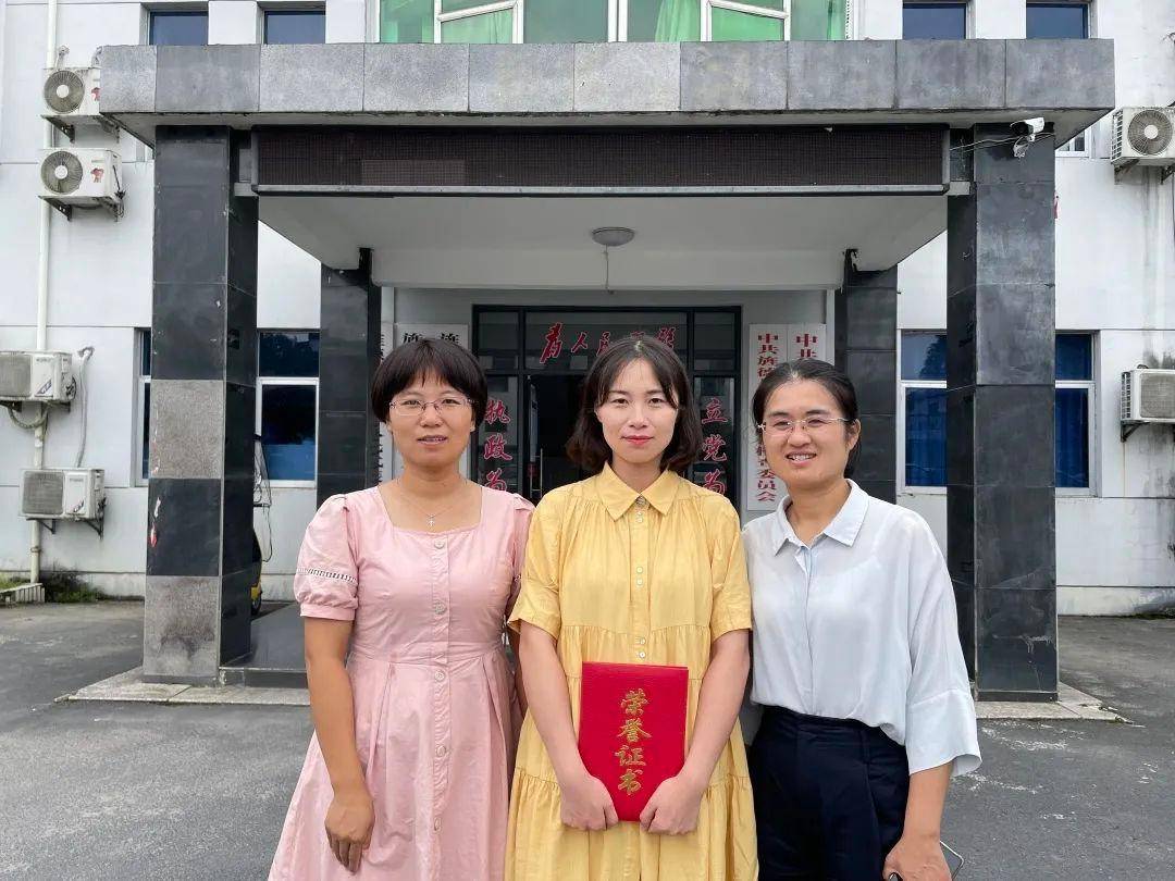 旌德县妇联开展“送奖下基层”荣誉送上门活动(图4)