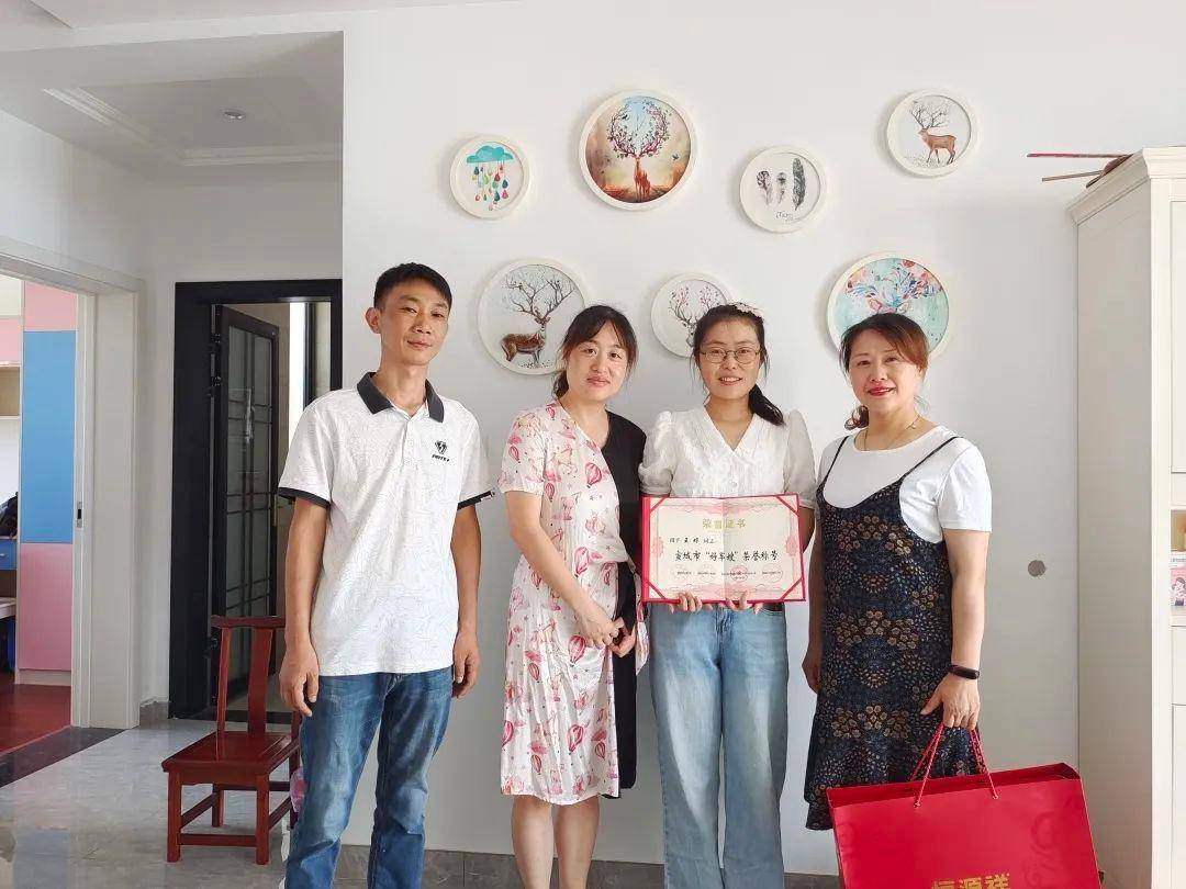 旌德县妇联开展“送奖下基层”荣誉送上门活动(图6)