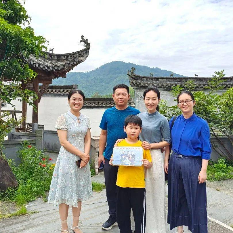 旌德县妇联开展“送奖下基层”荣誉送上门活动(图12)